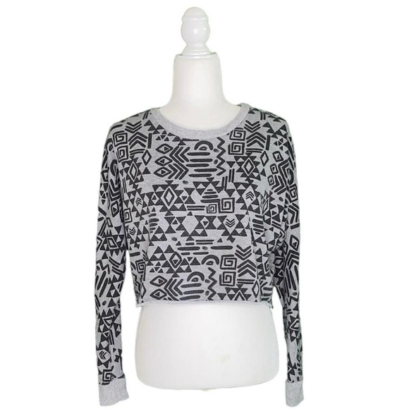 Forever 21 Tops - GEO AZTEC PRINT LONG-SLEEVE MID-CROP TOP · SIZE M